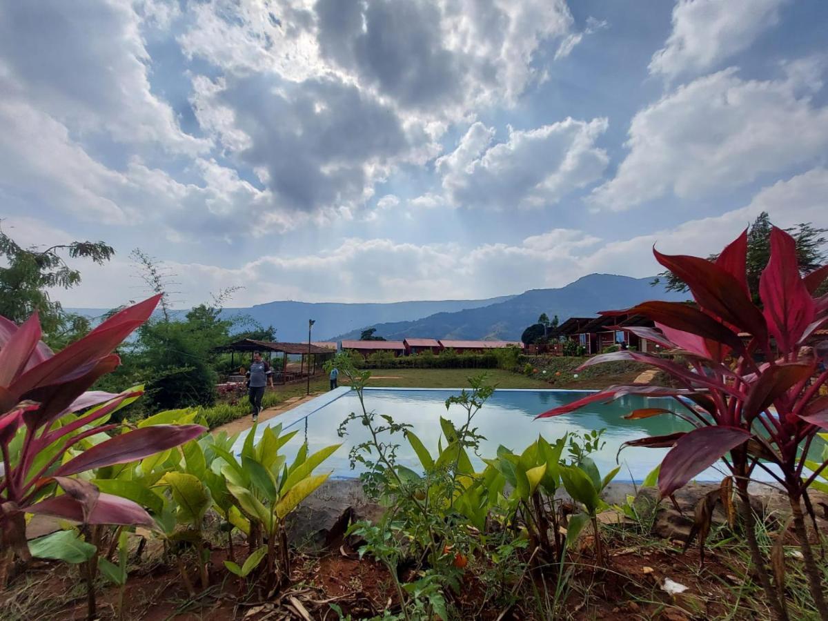 Mysticstays Resort Wai Екстер'єр фото