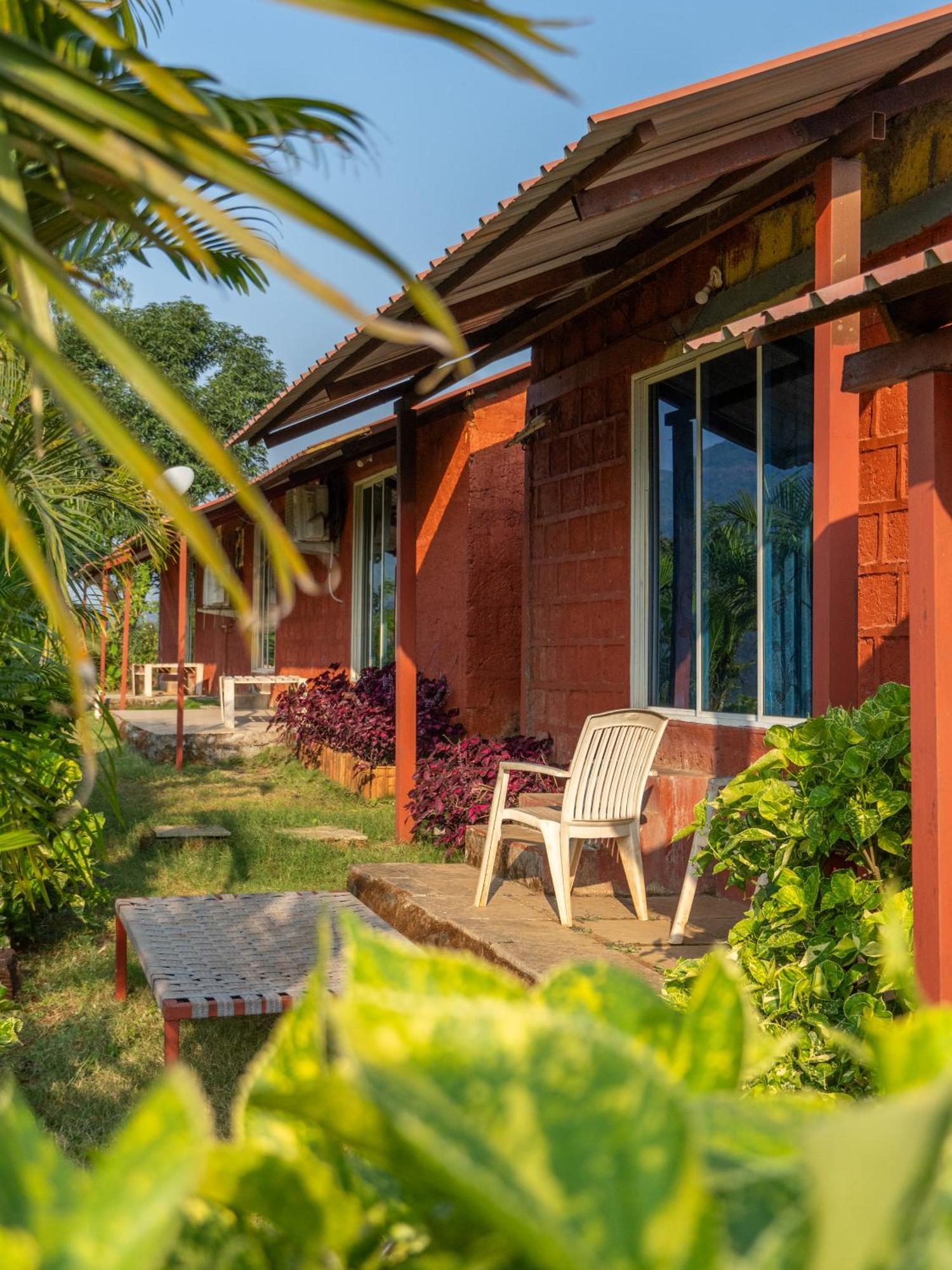 Mysticstays Resort Wai Екстер'єр фото
