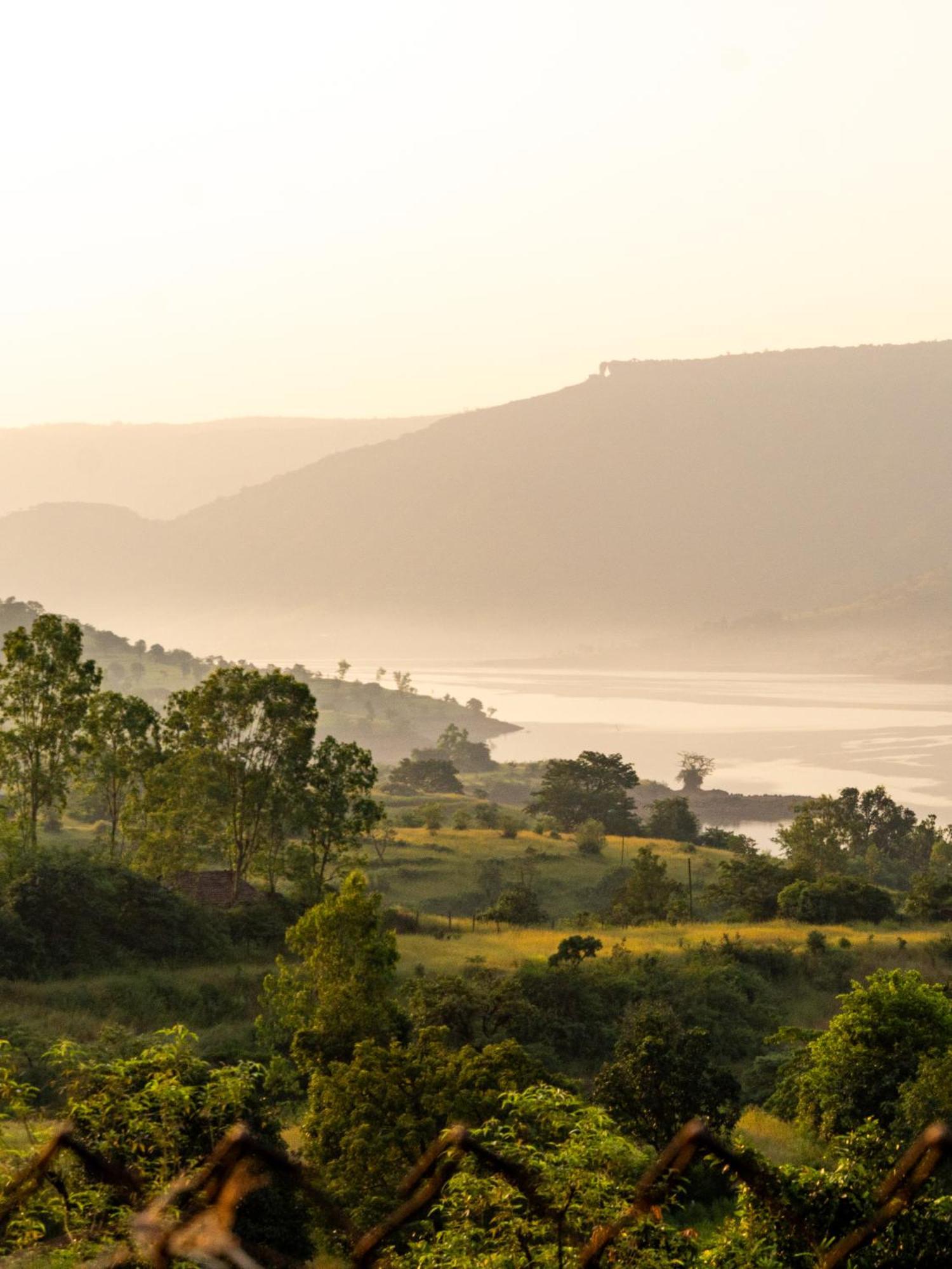 Mysticstays Resort Wai Екстер'єр фото