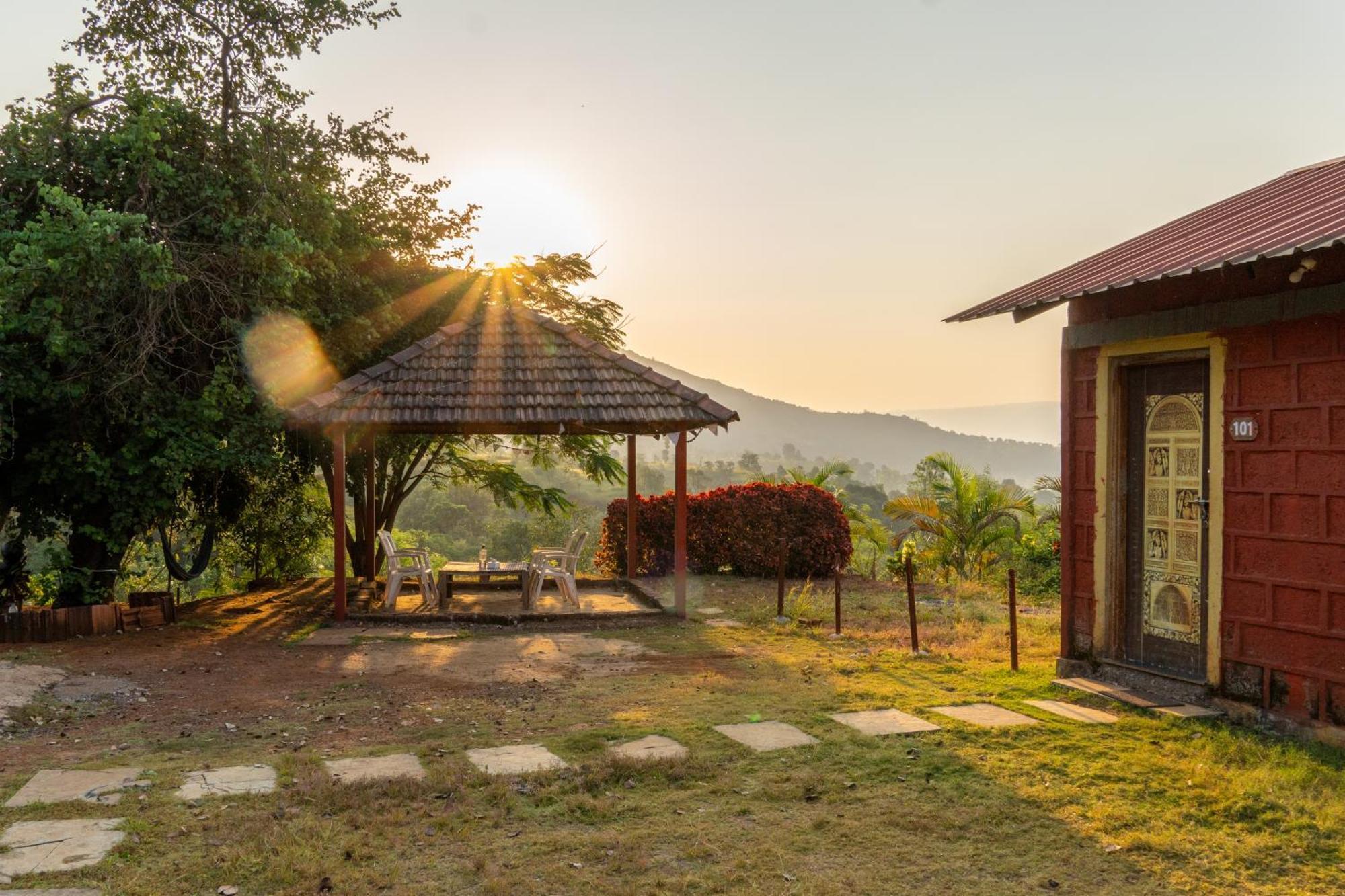 Mysticstays Resort Wai Екстер'єр фото