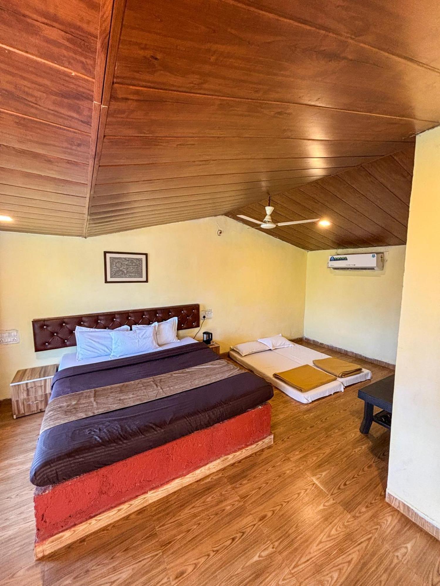Mysticstays Resort Wai Екстер'єр фото